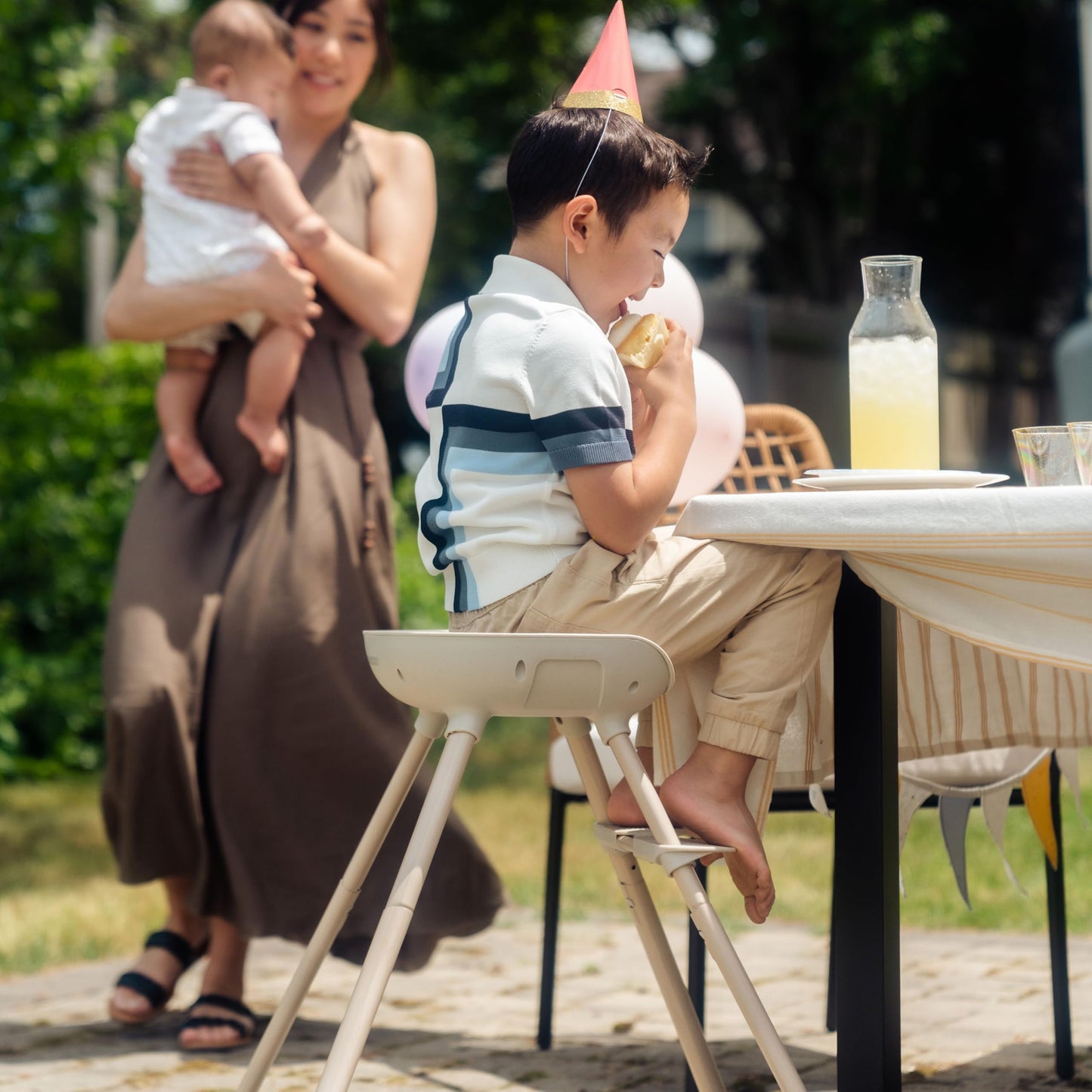 Maxi-Cosi Moa 8-in-1 Convertible High Chair, Truffle